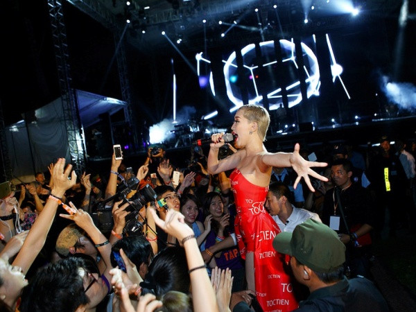 Monsoon 2015 gây ấn tượng đêm đầu bằng sân khấu, âm thanh, ánh sáng ảnh 1