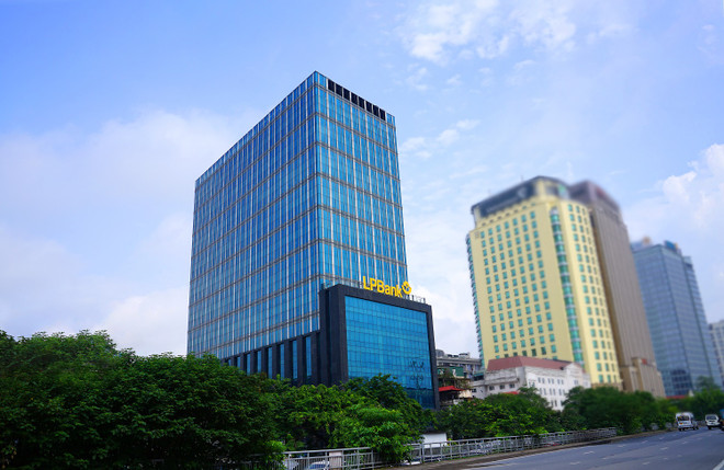 LPBank thông báo ngày chốt danh sách cổ đông chia cổ tức 19%. (Ảnh: PV/Vietnam+) Cổ đông LPBank sắp nhận cổ tức bằng cổ phiếu tỷ lệ 19% ảnh 1