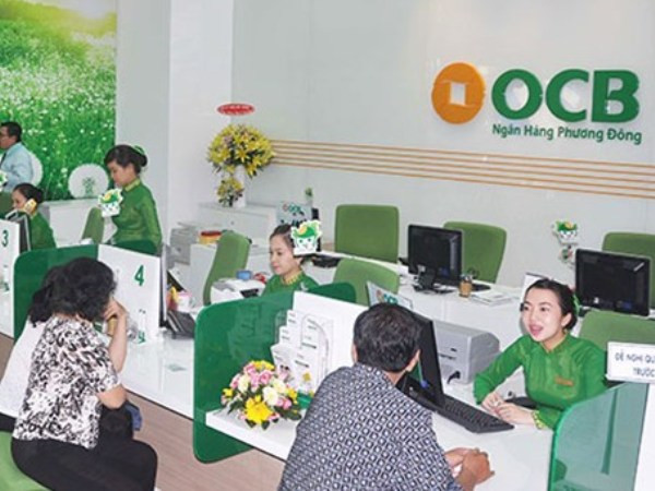 Giao dịch tại OCB. (Nguồn: OCB) OCB ký với Microsoft đưa ứng dụng công nghệ mới phục vụ khách hàng ảnh 1