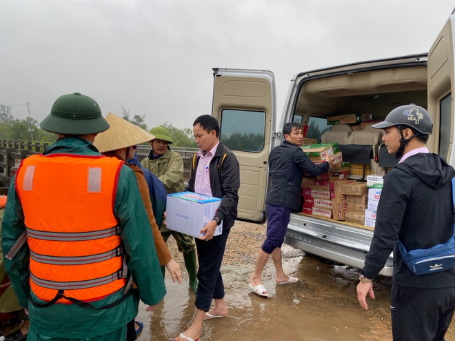 Cán bộ ngân hàng dành trọn yêu thương gửi về khúc ruột miền Trung ảnh 2