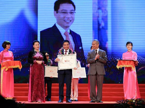 Chủ tịch VietinBank được tôn vinh ở chương trình “Vinh quang Việt Nam” ảnh 1