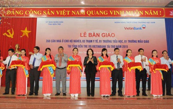 VietinBank trao tài trợ 30 tỷ đồng an sinh xã hội tại tỉnh Bến Tre ảnh 1