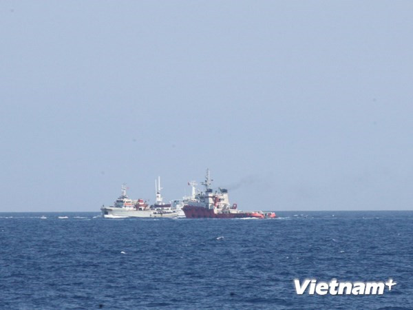 Tàu Trung Quốc bao vây khóa chặt nhóm tàu cá của Việt Nam ảnh 1
