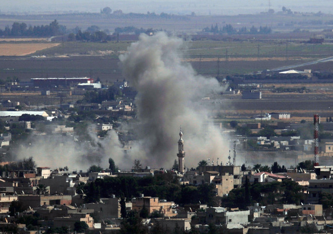 Syria ngập trong khói lửa. (Nguồn: Independent) Syria: Quân đội sát cánh cùng lực lượng người Kurd ở khu vực Đông Bắc ảnh 1