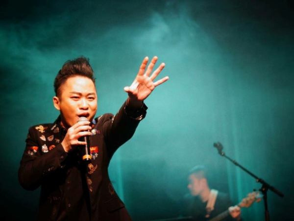 Hà Trần và Tùng Dương mang 'Nguồn cội' chinh phục khán giả Paris ảnh 4