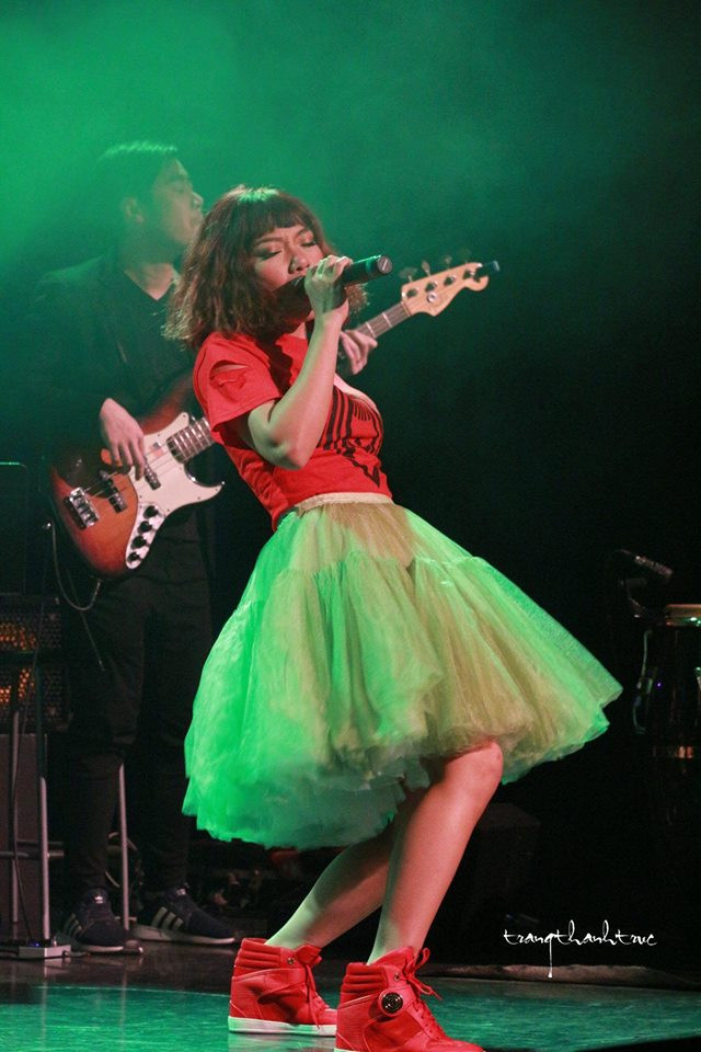 Hà Trần và Tùng Dương mang 'Nguồn cội' chinh phục khán giả Paris ảnh 14