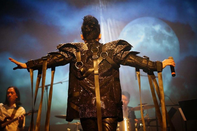 Hà Trần và Tùng Dương mang 'Nguồn cội' chinh phục khán giả Paris ảnh 6