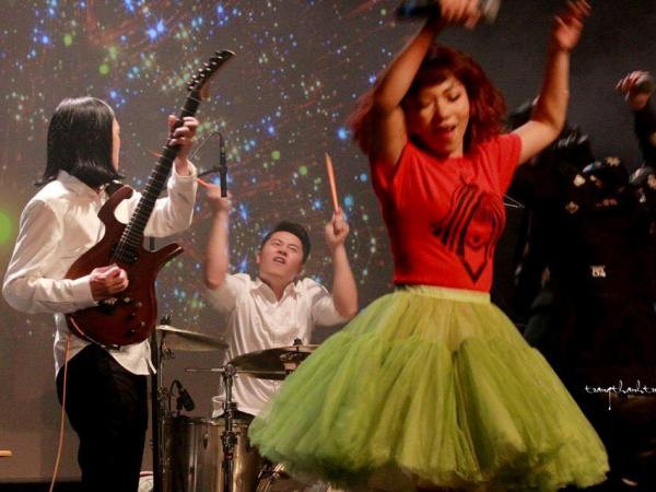 Hà Trần và Tùng Dương mang 'Nguồn cội' chinh phục khán giả Paris ảnh 5