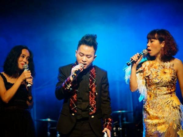 Hà Trần và Tùng Dương mang 'Nguồn cội' chinh phục khán giả Paris ảnh 2