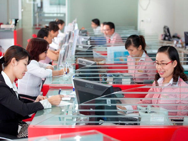 Giao dịch tại Techcombank: (Nguồn: Techcombank) Ngân hàng giảm lãi suất huy động: Liệu có thành xu hướng ở cuối năm? ảnh 1
