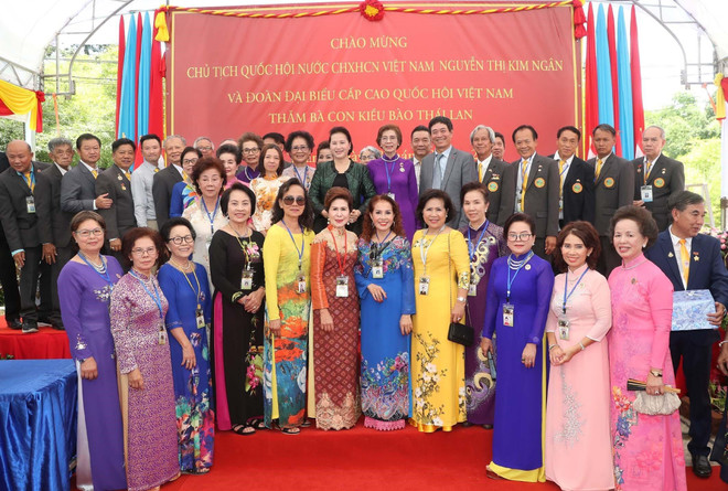 [Photo] Chủ tịch Quốc hội thăm bà con kiều bào tại tỉnh Udon Thani ảnh 4