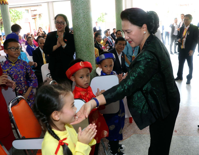 [Photo] Chủ tịch Quốc hội thăm bà con kiều bào tại tỉnh Udon Thani ảnh 6