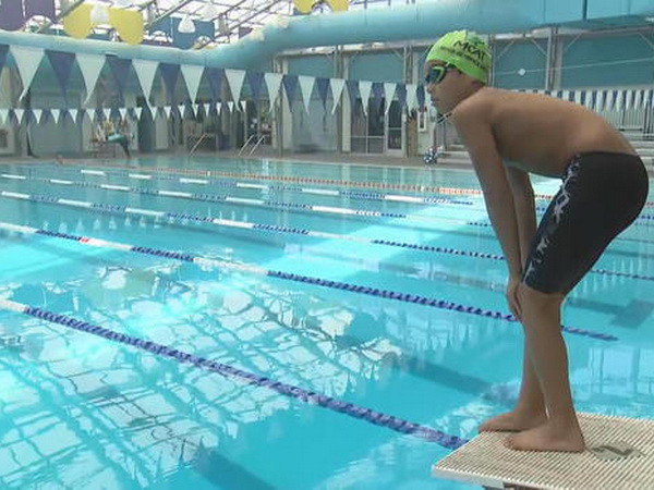 "Siêu nhân" mới xô đổ kỷ lục của huyền thoại Michael Phelps ảnh 1