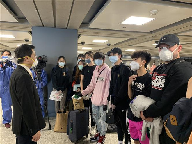 Dịch COVID-19: Đưa công dân Việt Nam từ Hoa Kỳ về nước an toàn ảnh 1