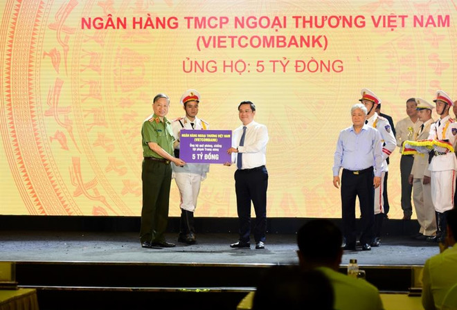 Vietcombank ủng hộ 5 tỷ đồng cho Quỹ phòng, chống tội phạm Trung ương ảnh 1