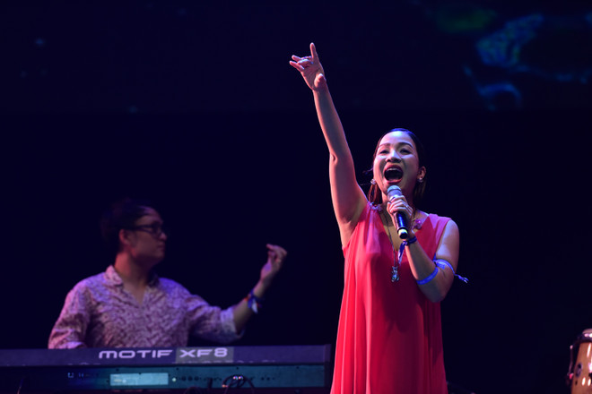 [Photo] Mỹ Linh tung tẩy "tua lại" kỷ niệm trên sân khấu Monsoon ảnh 1