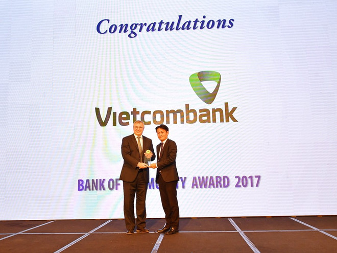Ngân hàng Ngoại thương đoạt giải Ngân hàng vì cộng đồng ảnh 1