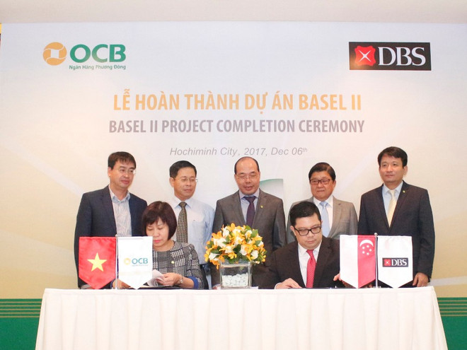 Lễ ký kết nghiệm thu hoàn thành dự án Basel II giữa lãnh đạo OCB và Ngân hàng Phát triển Singapore. (Nguồn: OCB) Ngân hàng đầu tiên công bố hoàn tất việc triển khai dự án Basel II ảnh 1