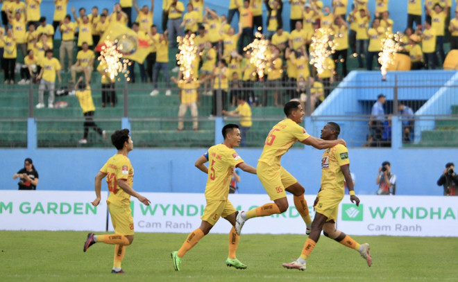 Vòng 5 V-League 2023: Hà Nội FC chiếm ngôi đầu bảng xếp hạng ảnh 1