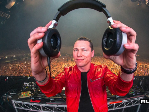 Huyền thoại Tiësto biểu diễn đại nhạc hội “eMBee - Music Connection" ảnh 1