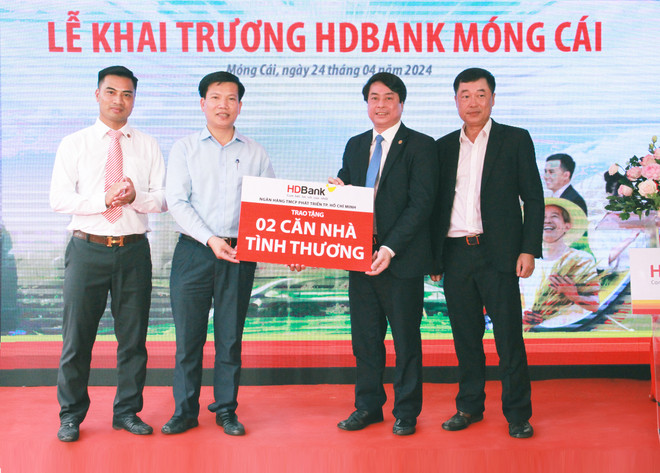 HDBank đã trao kinh phí xây dựng 2 căn nhà tình thương cho các gia đình có hoàn cảnh khó khăn ở Móng Cái. (Ảnh: Vietnam+) IMG_2448.JPG