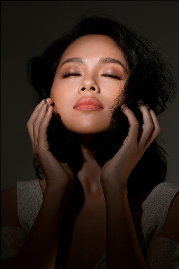  Hoàng Quyên giới thiệu "người đàn ông giấu mặt" qua sản phẩm mới ảnh 2