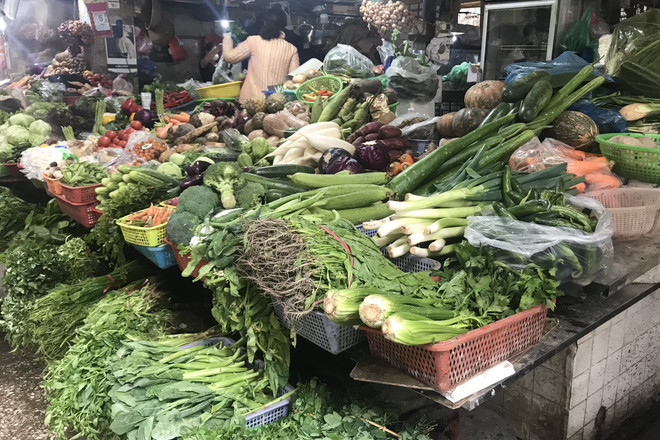 Giá các loại rau xanh tại thị trường Hà Nội duy trì ở mức cao ảnh 1