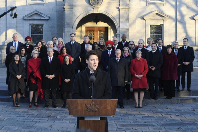 Thủ tướng Canada Justin Trudeau và các thành viên nội các mới. (Nguồn: Toronto Star) Thủ tướng Canada Justin Trudeau công bố nội các mới ảnh 1