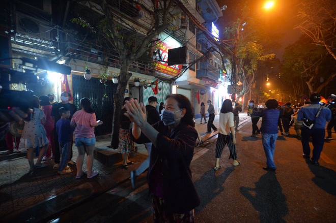 Dịch COVID-19: Hà Nội gỡ lệnh cách ly đối với khu Trúc Bạch ảnh 3