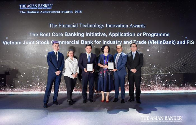 VietinBank nhận giải thưởng “Chương trình đổi mới CoreBanking tốt nhất châu Á” năm 2017 do tạp chí The Asian Banker vinh danh. (Nguồn: CTV) VietinBank đẩy mạnh số hóa hệ sinh thái ngân hàng toàn diện ảnh 2