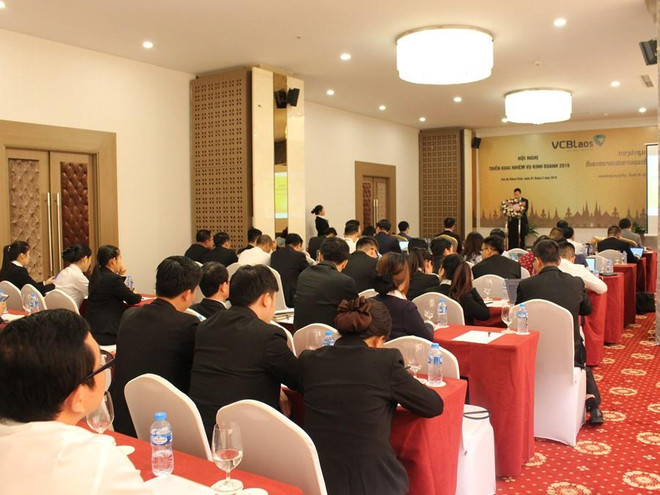 Mới hoạt động, Vietcombank Lào đã thu hút được lượng lớn khách hàng ảnh 2
