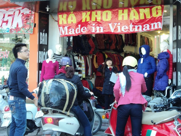 Các mặt hàng thời trang đồ ấm đắt khách, hàng nội chiếm ưu thế ảnh 3