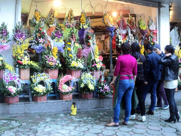 Hà Nội: Hoa tươi tăng giá mạnh vẫn “hút khách” dịp 20/11 ảnh 1