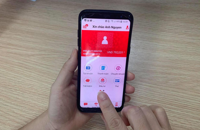 Techcombank là một trong những ngân hàng tiên phong bỏ các loại phí giao dịch online cho khách hàng. (Ảnh: Vietnam+) Vì sao 'cuộc đua’ thu hút tiền gửi không kỳ hạn liên tục 'nóng'? ảnh 1