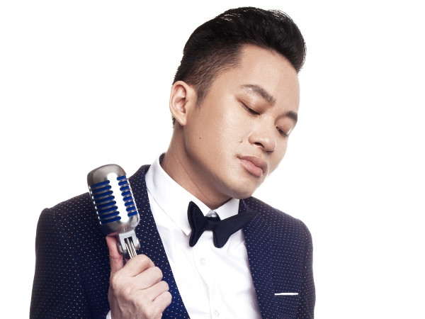 Tùng Dương với hình ảnh 'quý ông' lịch lãm trong chương trình In the spotlight - Giao thoa. (Ảnh: Tuấn Nguyên) Tùng Dương “giao thoa” với dàn nhạc “khủng” nhất của In the spotlight ảnh 1