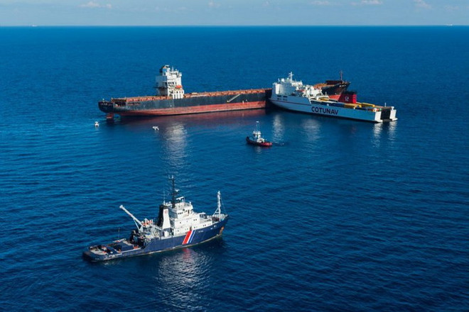 Đã tách được hai chiếc tàu đâm nhau tại vủng biển Địa Trung Hải ảnh 1