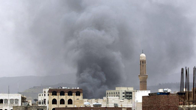 Liên quân Arab không kích lực lượng Houthi tại thủ đô Yemen ảnh 1