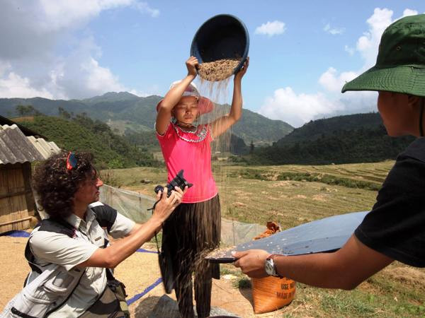 Nhiếp ảnh gia Italy khởi động hành trình xuyên Việt bằng xe Vespa ảnh 2