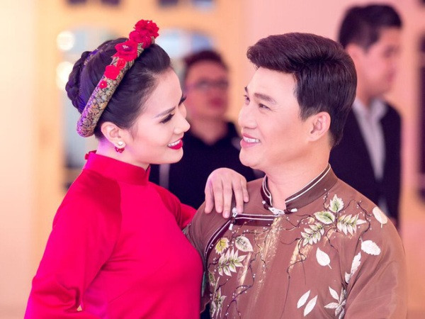 Quang Linh tình tứ với Thành Lê trong chương trình 'Mùa Đông xứ Huế.' (Ảnh: Hải Bá) Quang Linh tình tứ với Thành Lê ngoài hậu trường “Mùa Đông xứ Huế” ảnh 1
