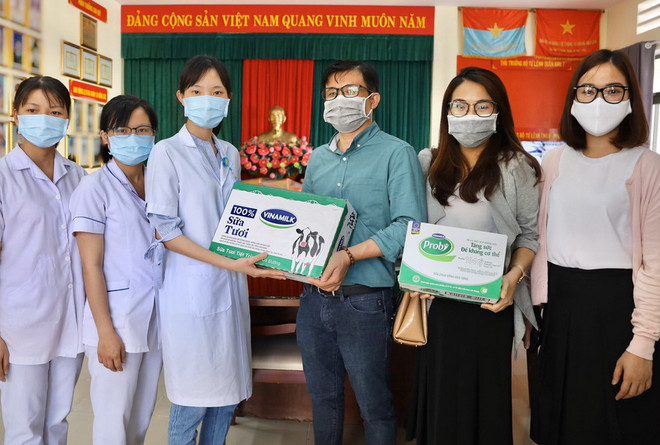 Vinamilk 'cấp tốc chi viện' 150.000 sản phẩm sữa cho viện Bạch Mai ảnh 5