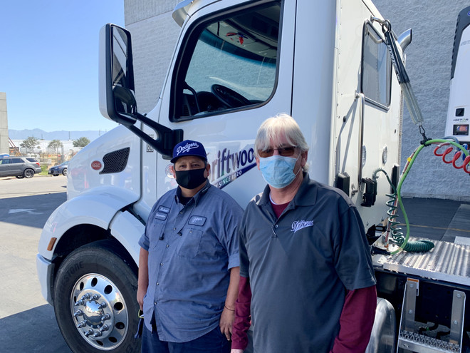 Mỹ: Nhà máy sữa của Vinamilk ủng hộ 23.000 lít sữa cho người dân ảnh 1