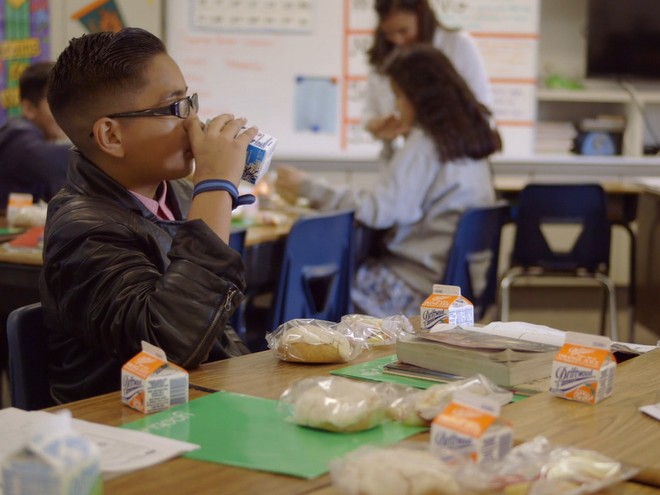 Mỹ: Nhà máy sữa của Vinamilk ủng hộ 23.000 lít sữa cho người dân ảnh 2