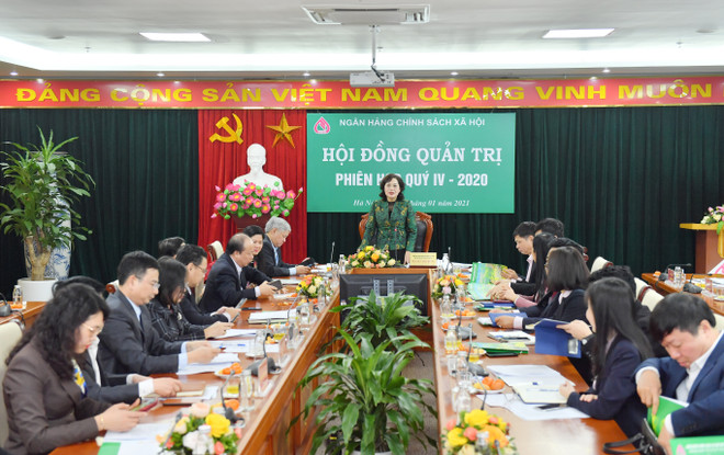 Thống đốc Ngân hàng Nhà nước kiêm Chủ tịch Hội đồng quản trị NHCSXH Nguyễn Thị Hồng phát biểu tại phiên họp. (Ảnh: CTV/Vietnam+) Dư nợ nguồn vốn tín dụng chính sách xã hội đạt trên 226 nghìn tỷ đồng ảnh 1