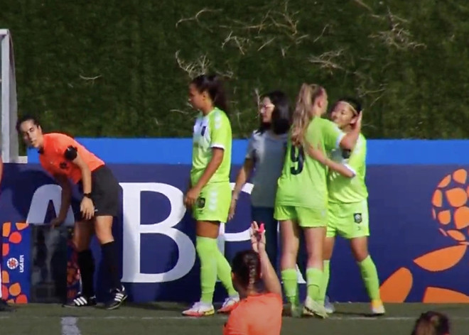 Tiền đạo Huỳnh Như lần đầu tiên ra sân thi đấu tại Bồ Đào Nha ảnh 1