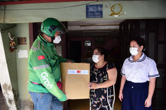 Chương trình kêu gọi sự chung tay để giúp đỡ trẻ em và gia đình khó khăn tại Thành phố Hồ Chí Minh, địa phương chịu ảnh hưởng nặng nề từ đại dịch COVID-19 trong năm 2021. (Ảnh: CTV/Vietnam+) Mastercard đồng hành vì sự phát triển bền vững của Việt Nam ảnh 2