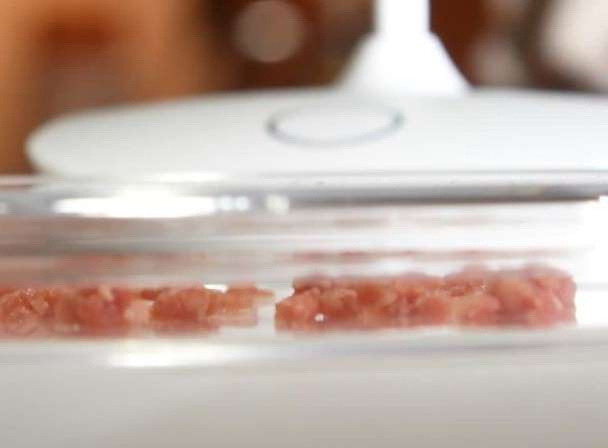 Thịt gà nuôi cấy trong phòng thí nghiệm ra mắt tại Singapore ảnh 1