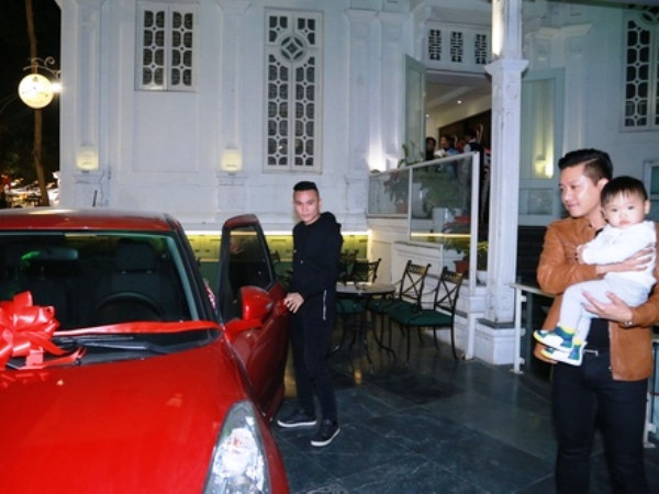 Tuấn Hưng: Tặng bạn ôtô, có ban nhạc riêng, mời Mr Đàm hát? ảnh 2