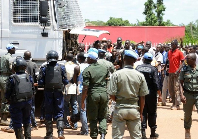 Hai phóng viên hãng tin AFP bị bắt giữ khi tác nghiệp ở CH Trung Phi ảnh 1