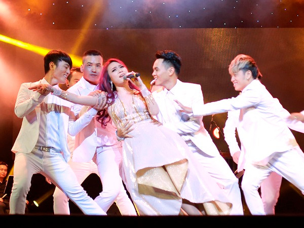 Mỹ Tâm trở về Hà Nội hát tình khúc cho "một nửa yêu thương" ảnh 1