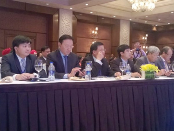 Tổng Giám đốc VietinBank Lê Đức Thọ (ngoài cùng bên trái) tại Diễn đàn Thương mại và Đầu tư Việt Nam - Ấn Độ. (Nguồn: VietinBank) VietinBank kết nối hợp tác với ngân hàng và doanh nghiệp Ấn Độ ảnh 1